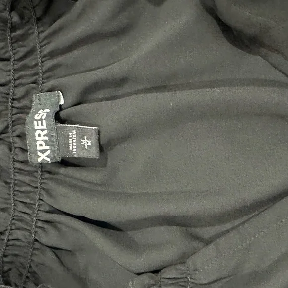 Express Ruffle V-Neck Top - Picture 2 of 2